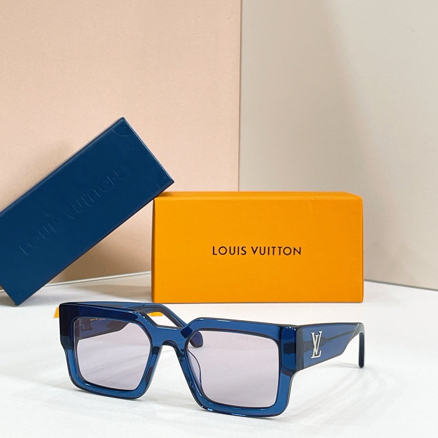 Louis Vuitton Sunglasses-Z1579E