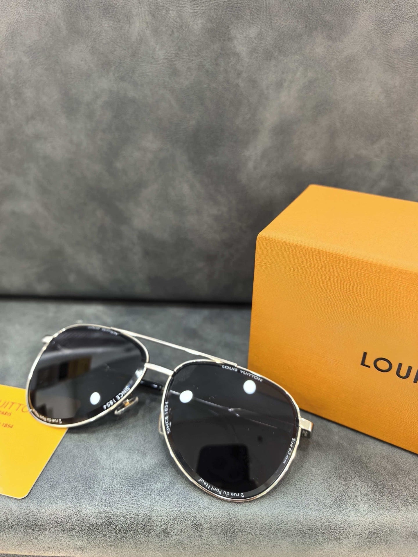 LOUIS VUITTON Sunglasses Z2636U