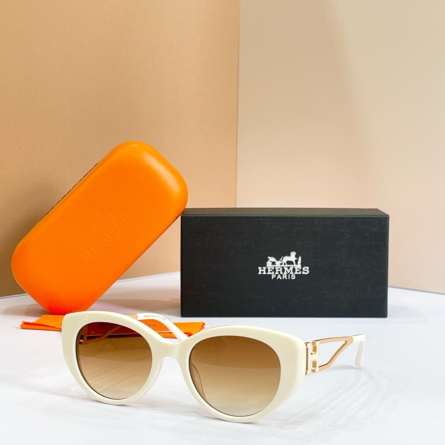 HERMÈS Sunglasses H8125S
