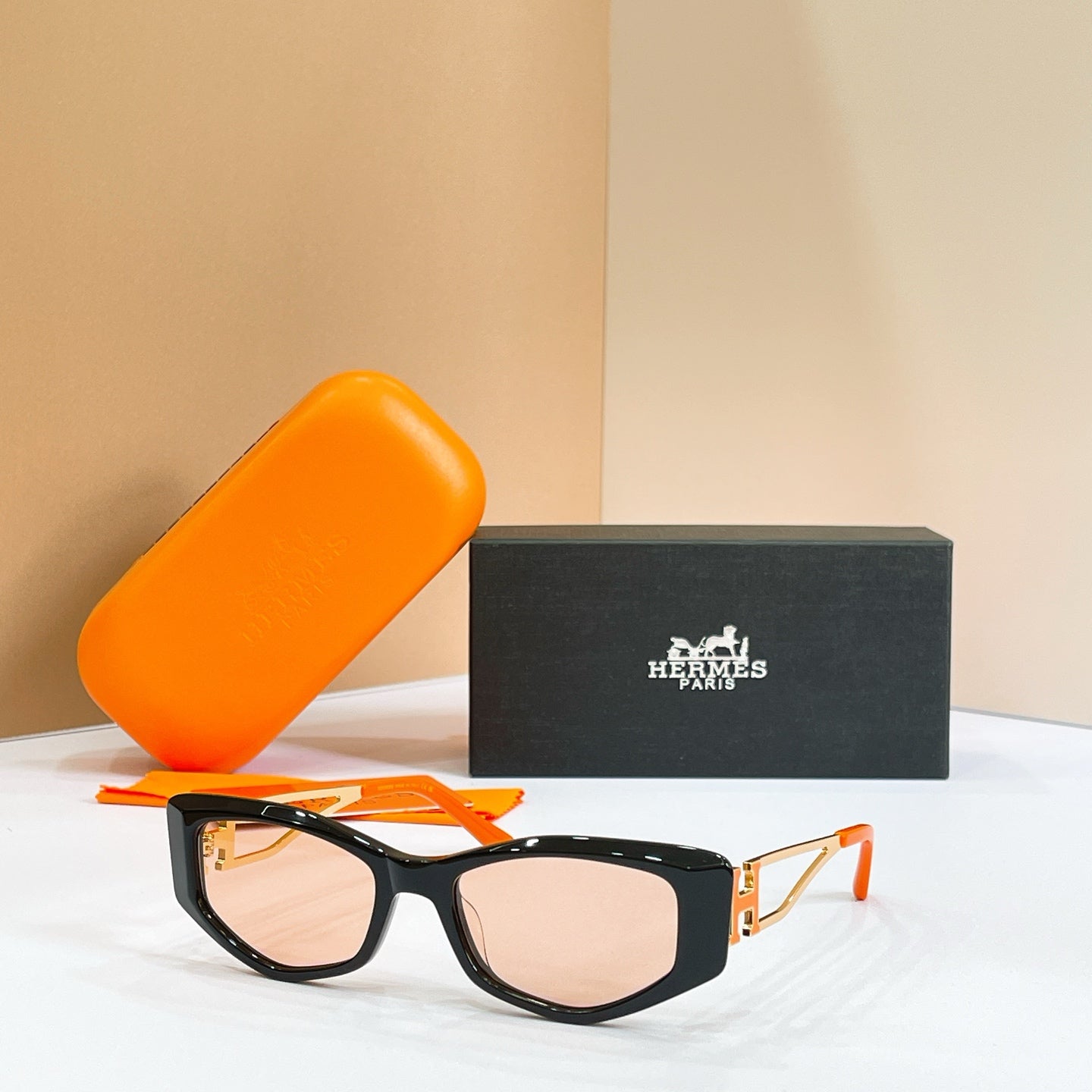 HERMÈS Sunglasses H8126S