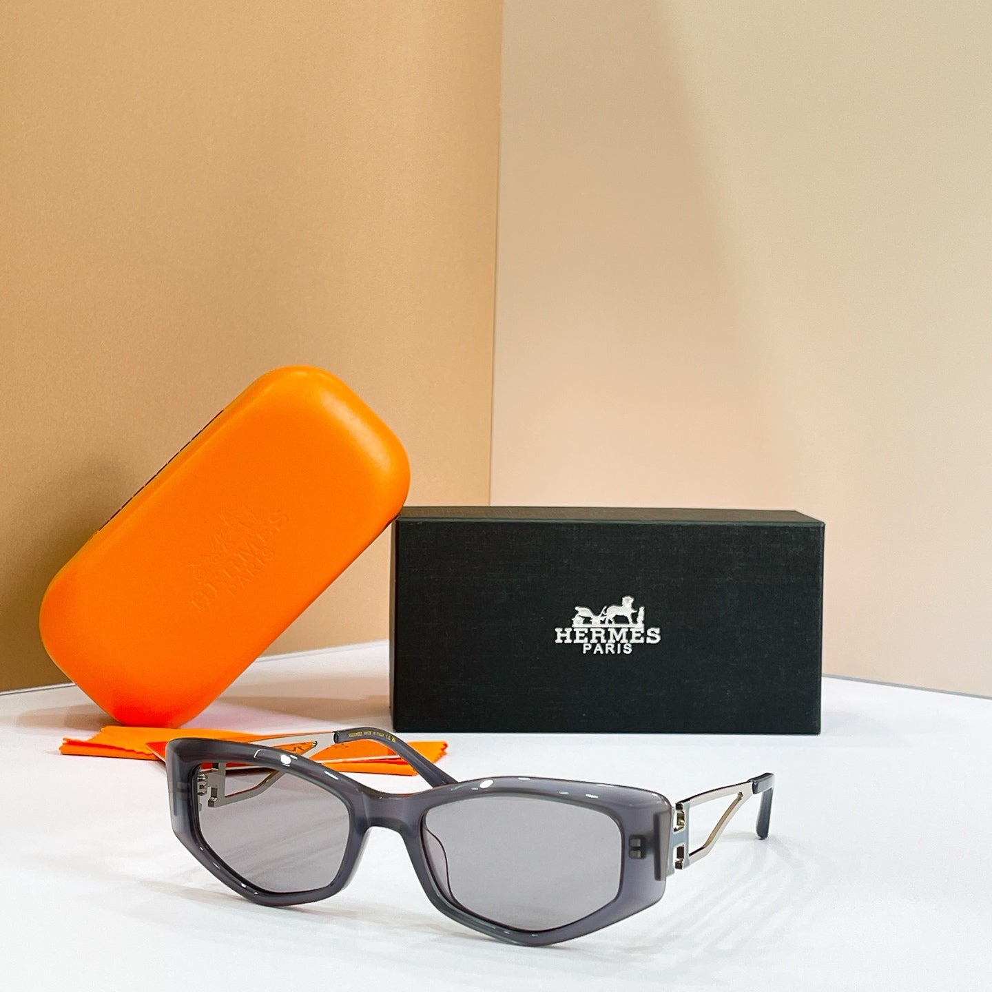 HERMÈS Sunglasses H8126S