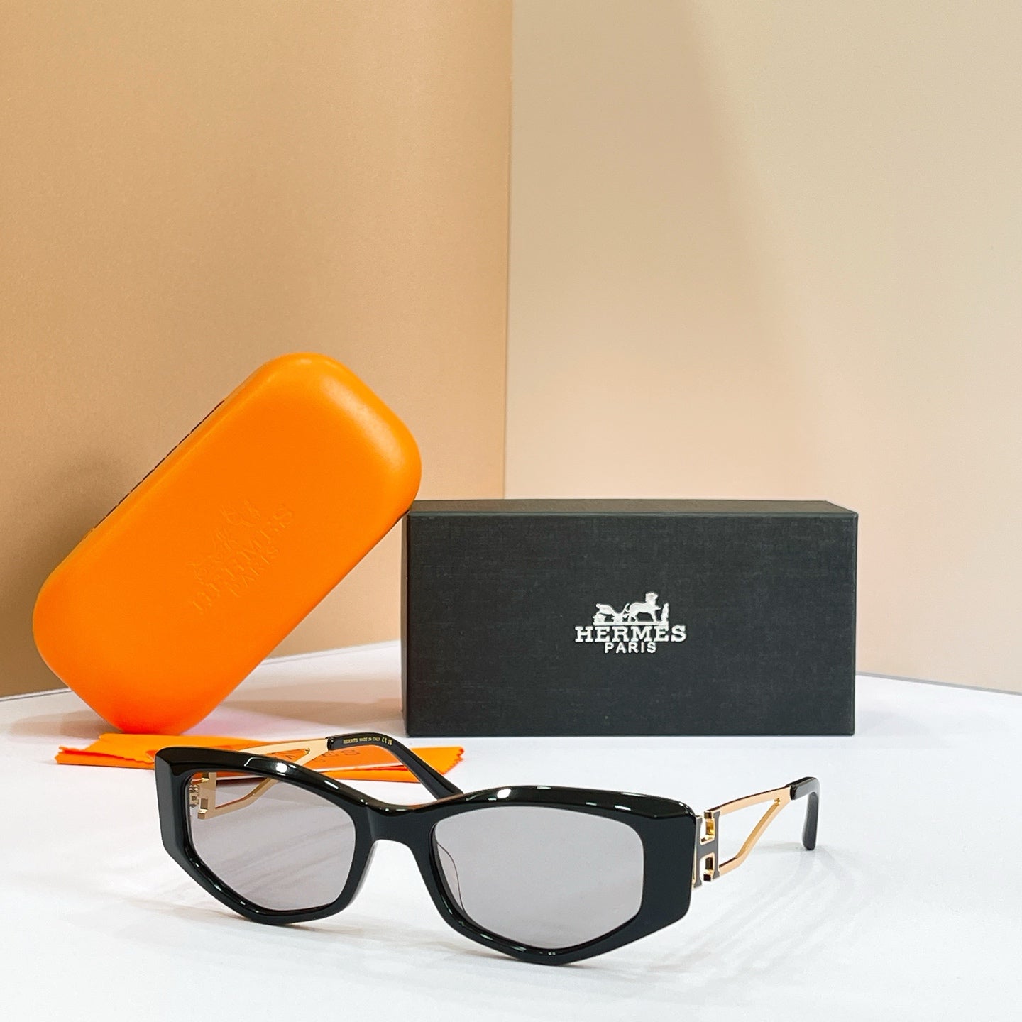 HERMÈS Sunglasses H8126S
